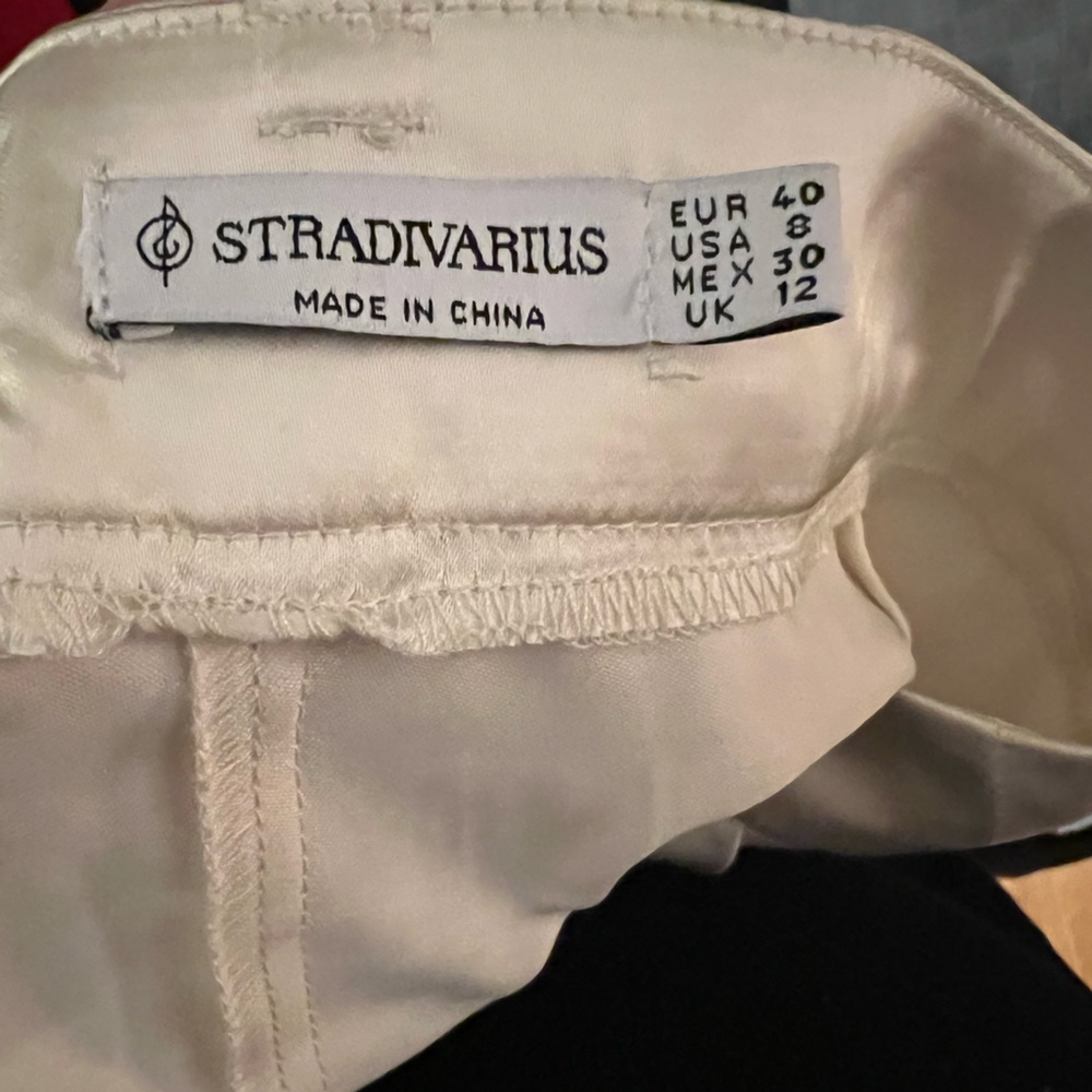 STRADIVARIUS SIZE 8 baggy dress pants.